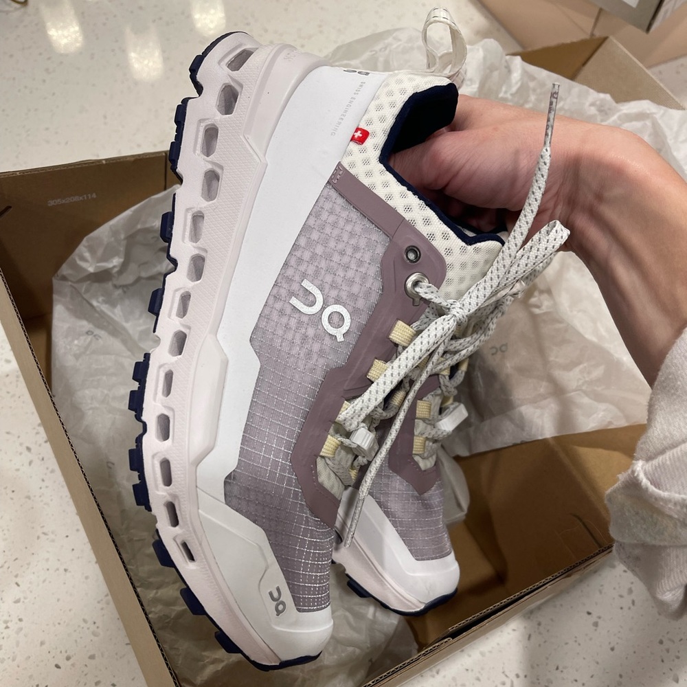 Cloudultra Fluorite in lily and white